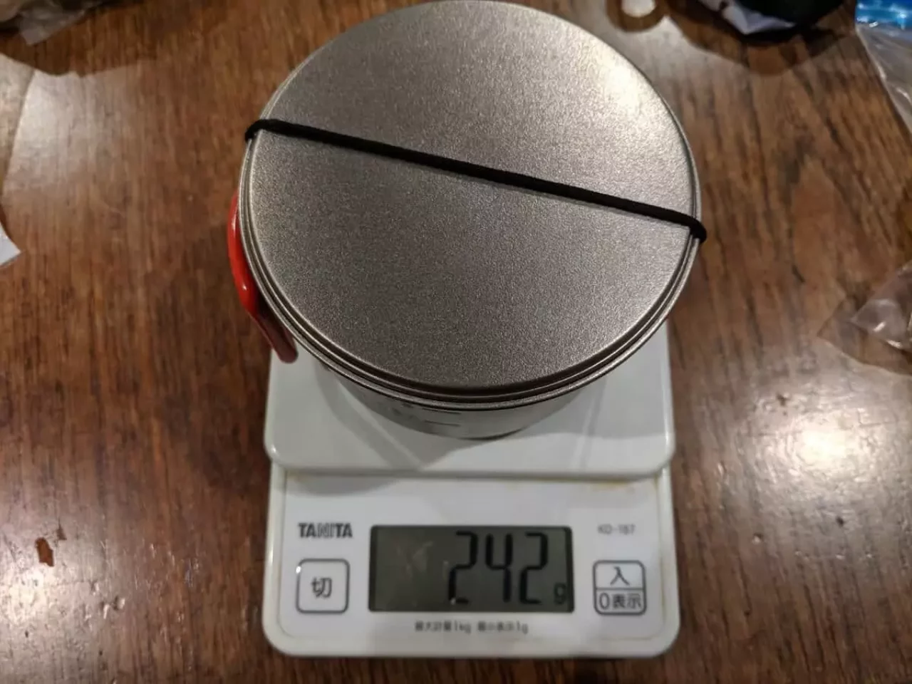 クッカーはエバニューのマルチディッシュとチタンカップ400で合計63グラム