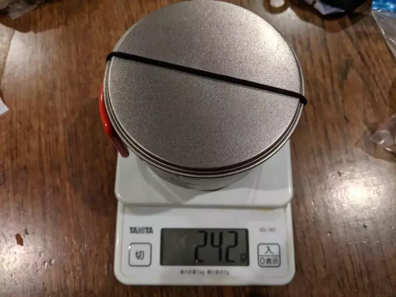 クッカーはエバニューのマルチディッシュとチタンカップ400で合計63グラム