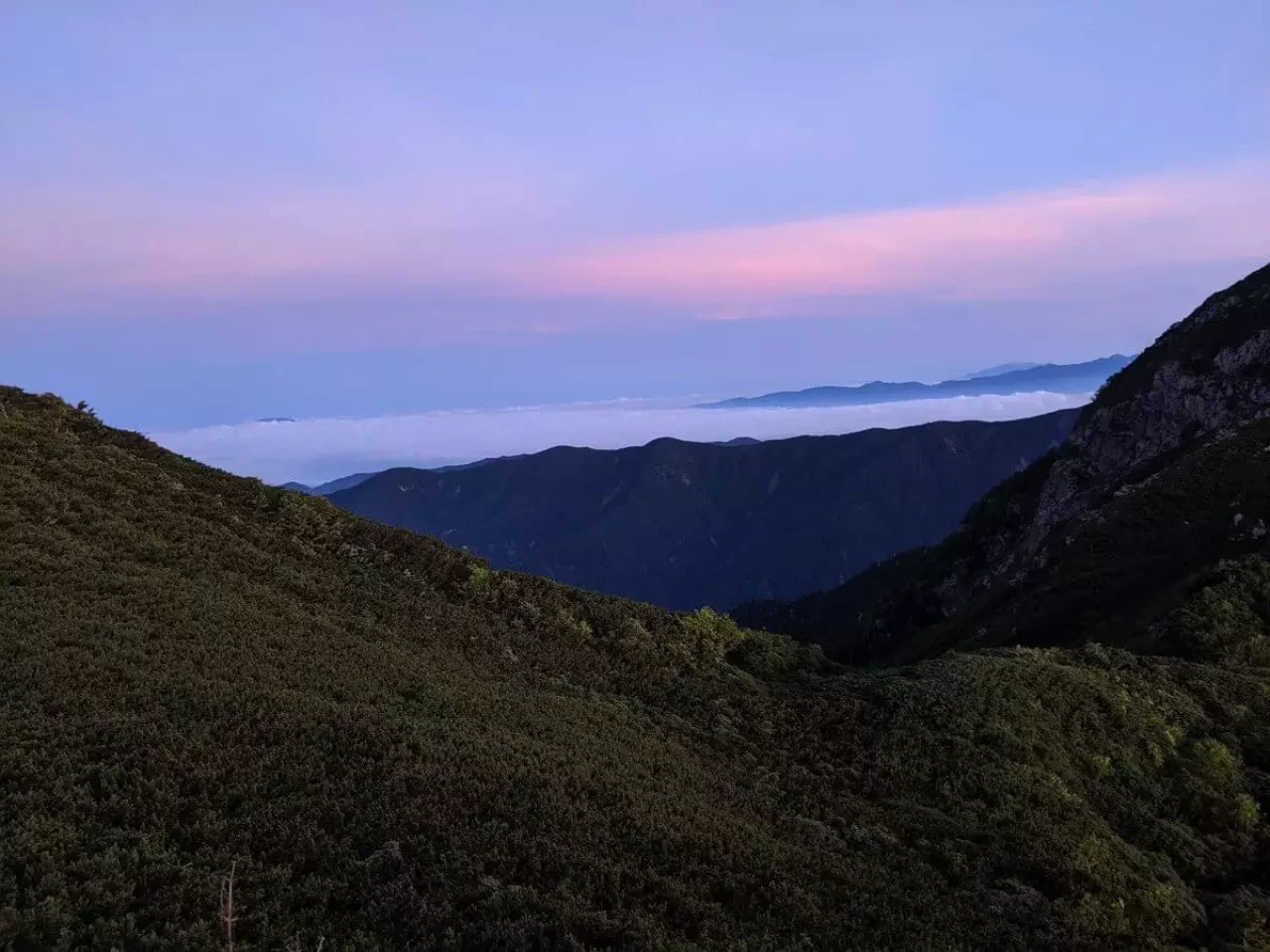 兎岳を目指す稜線上