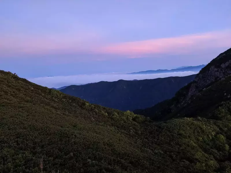 兎岳を目指す稜線上