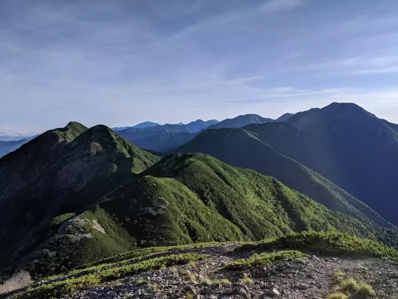 兎岳から南アルプスの全体像