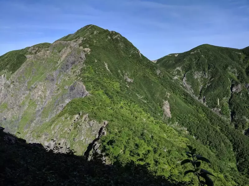 兎岳の目の前に迫るのは聖岳
