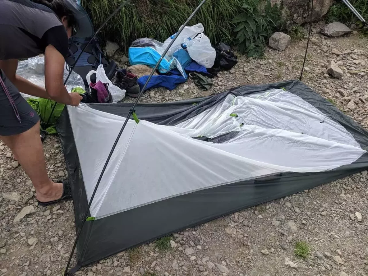 山岳用テントNEMO TANI1Pの設営方法