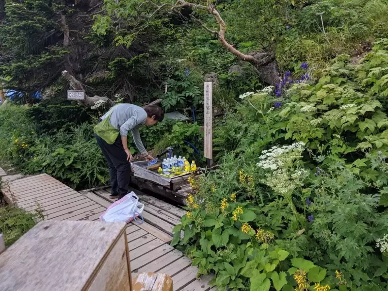 茶臼小屋の水場