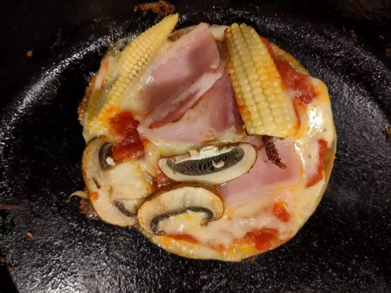 簡単山ごはんレシピ② 餃子の皮ピザの材料