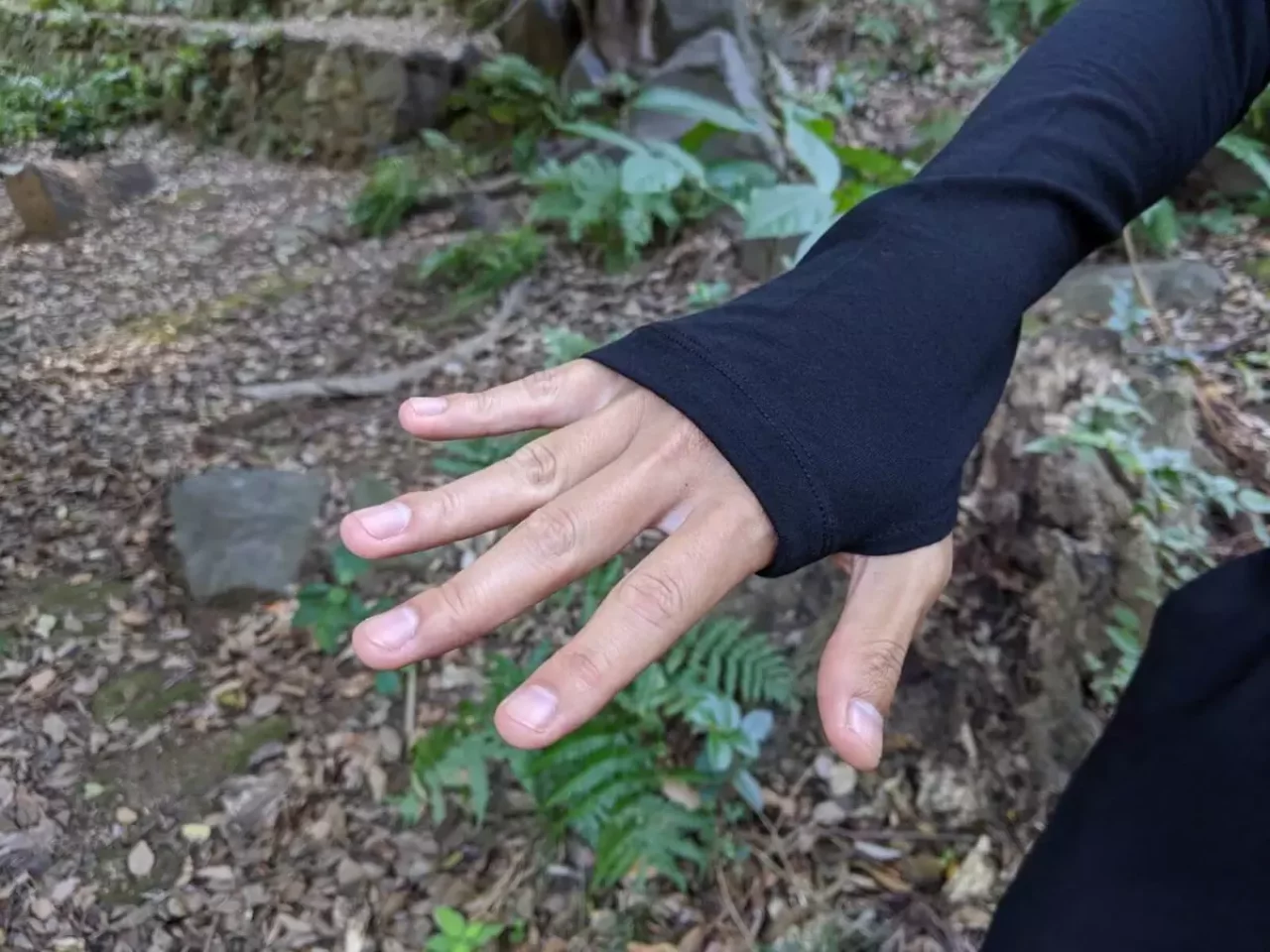 サムホール付きなので、冷たい風による手首周りの冷え対策も万全