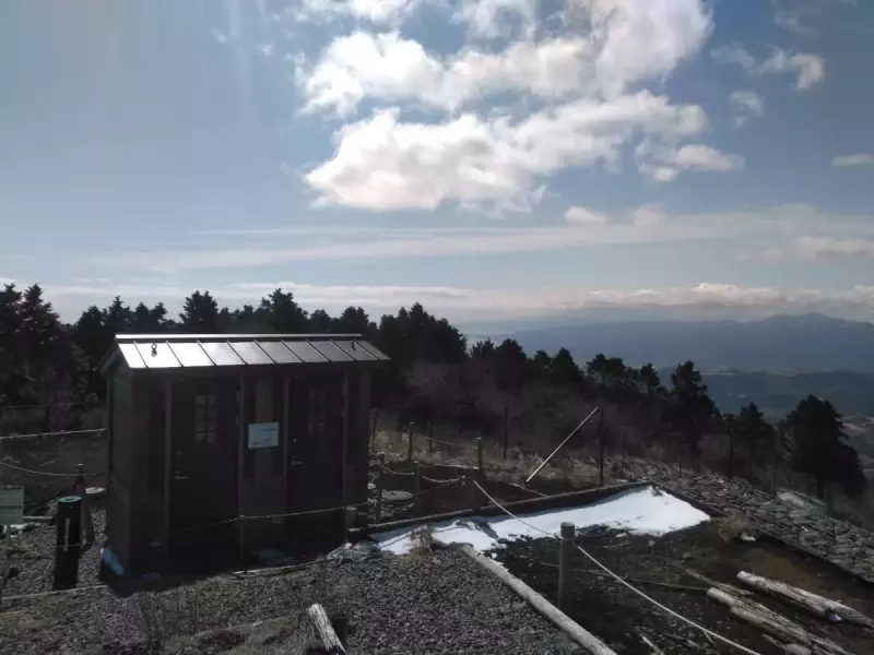 丹沢 三ノ塔 山頂 トイレ