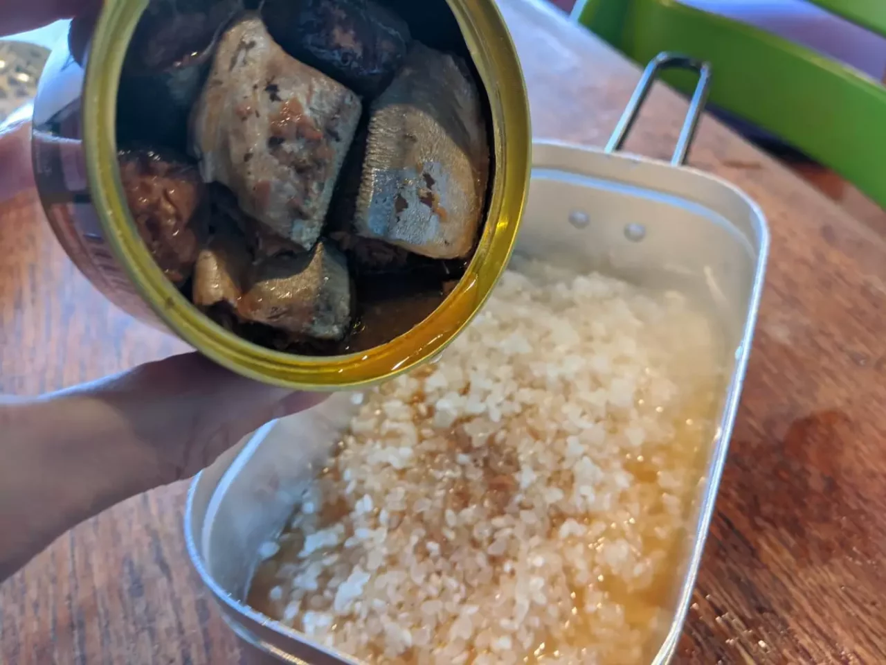 メスティン 炊き込みご飯 レシピ 具を投入