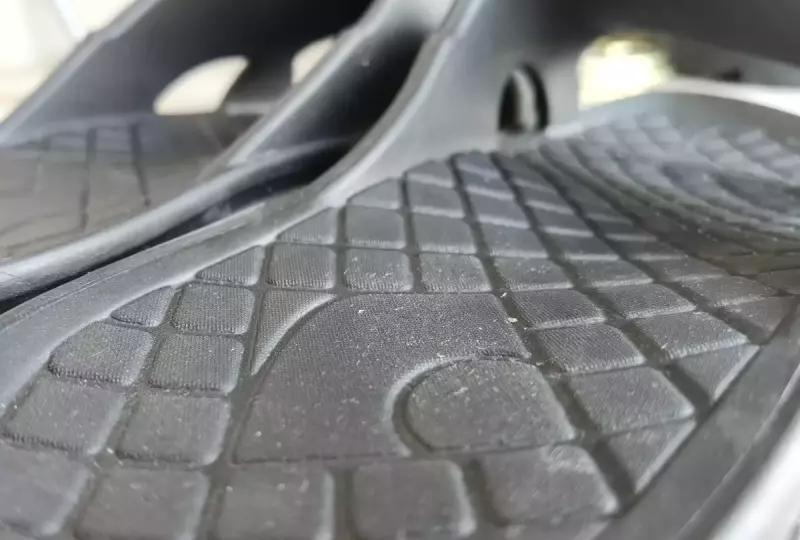 足裏とサンダルとの設置面の特徴・土踏まず