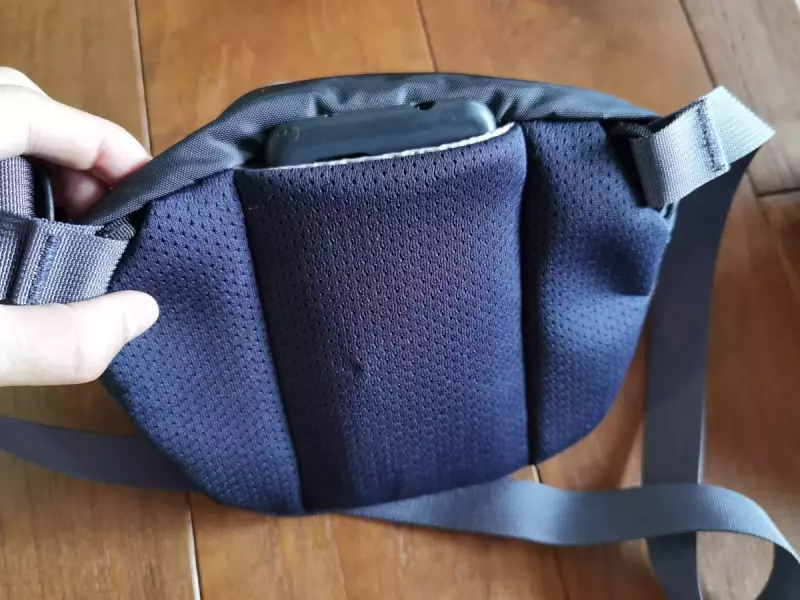 マンティス1と2のスマホポケット比較