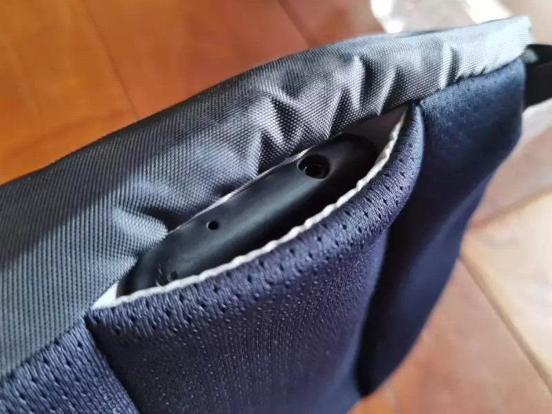 アークテリクス マンティス2のスマホポケット