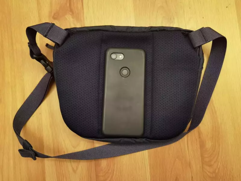 アークテリクス マンティス2のスマホポケット