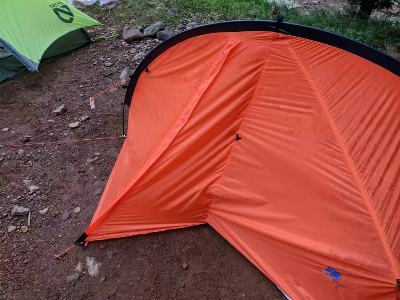 シングルウォールで前室付きテント