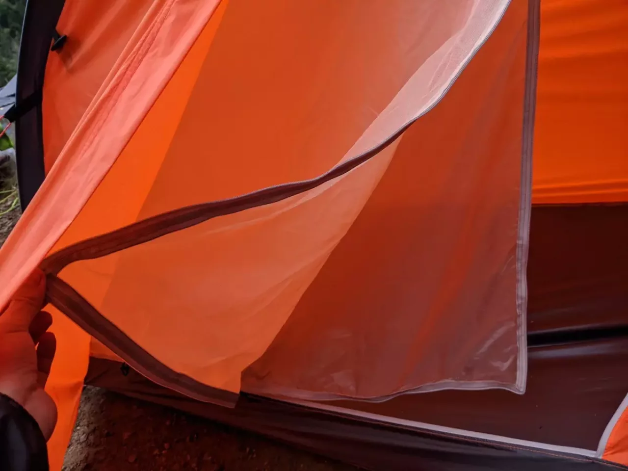 春夏秋冬のある日本の気候に適した作りで、入り口を全てメッシュにする