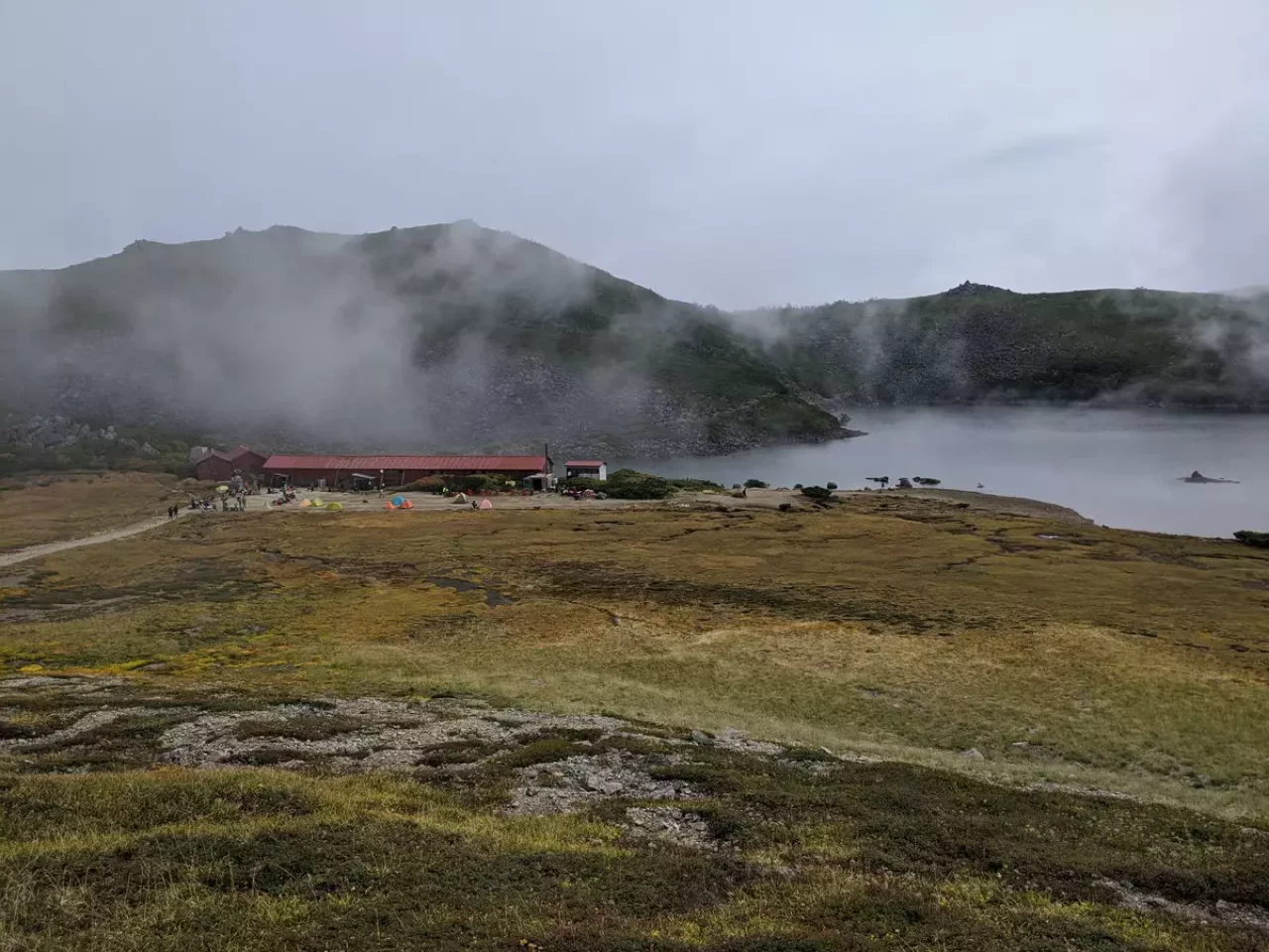 白馬大池とキャンプ指定地