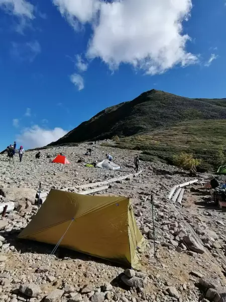 様々な季節の登山においてツェルトを活用