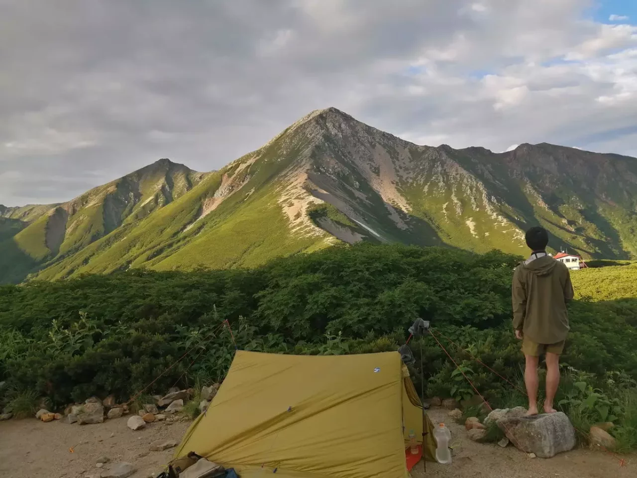 様々な季節の登山においてツェルトを活用