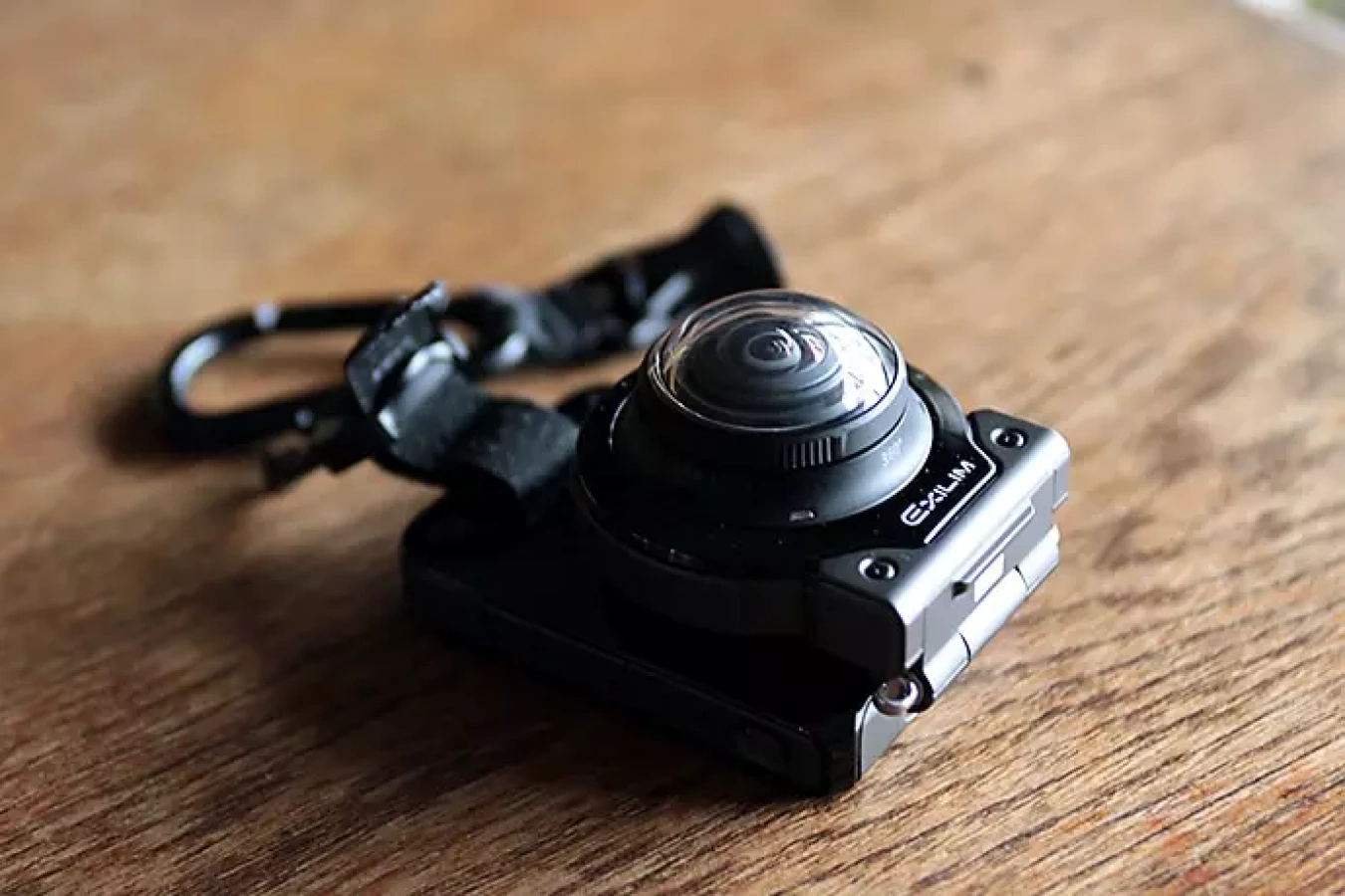 アウトドアカメラ『カシオ EX-FR200』全方位の景色を写し撮る