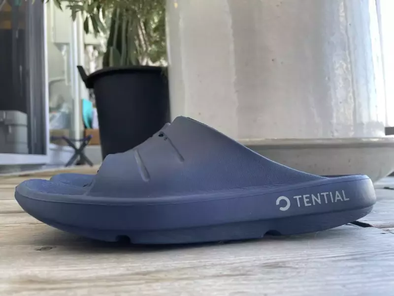 アウトソールが船底のように湾曲