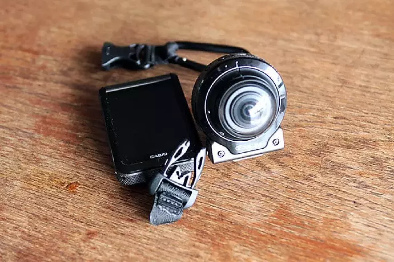 アウトドアカメラ『カシオ EX-FR200』