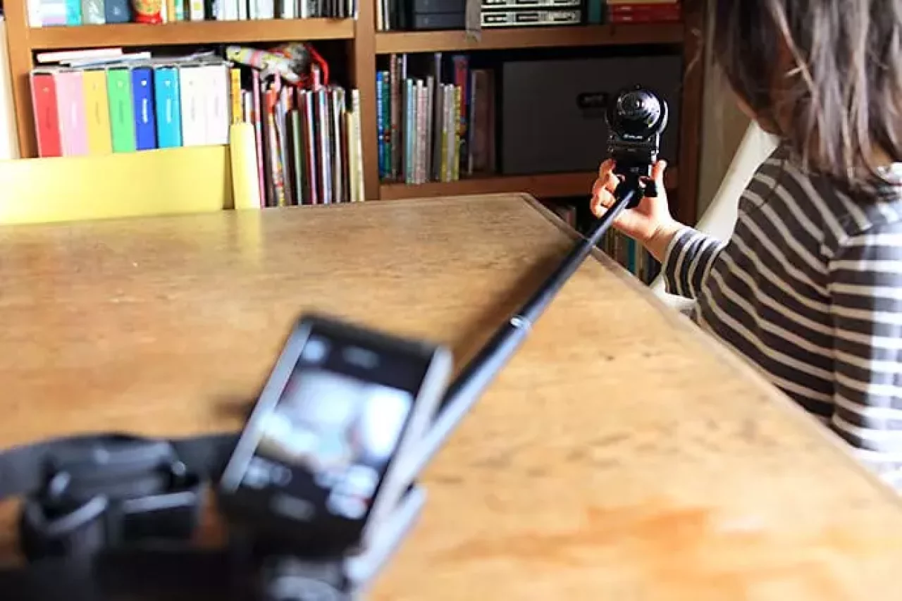 アウトドアカメラ『カシオ EX-FR200』