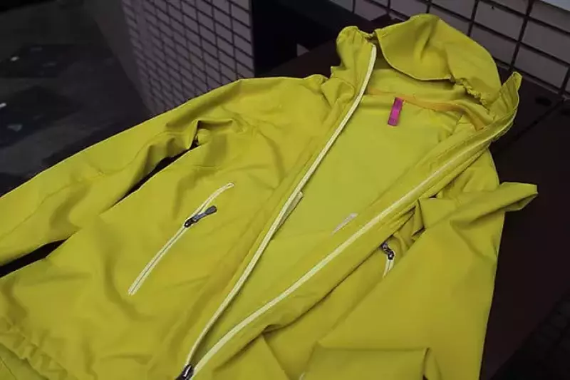 フーディニ モーションライトフーディ