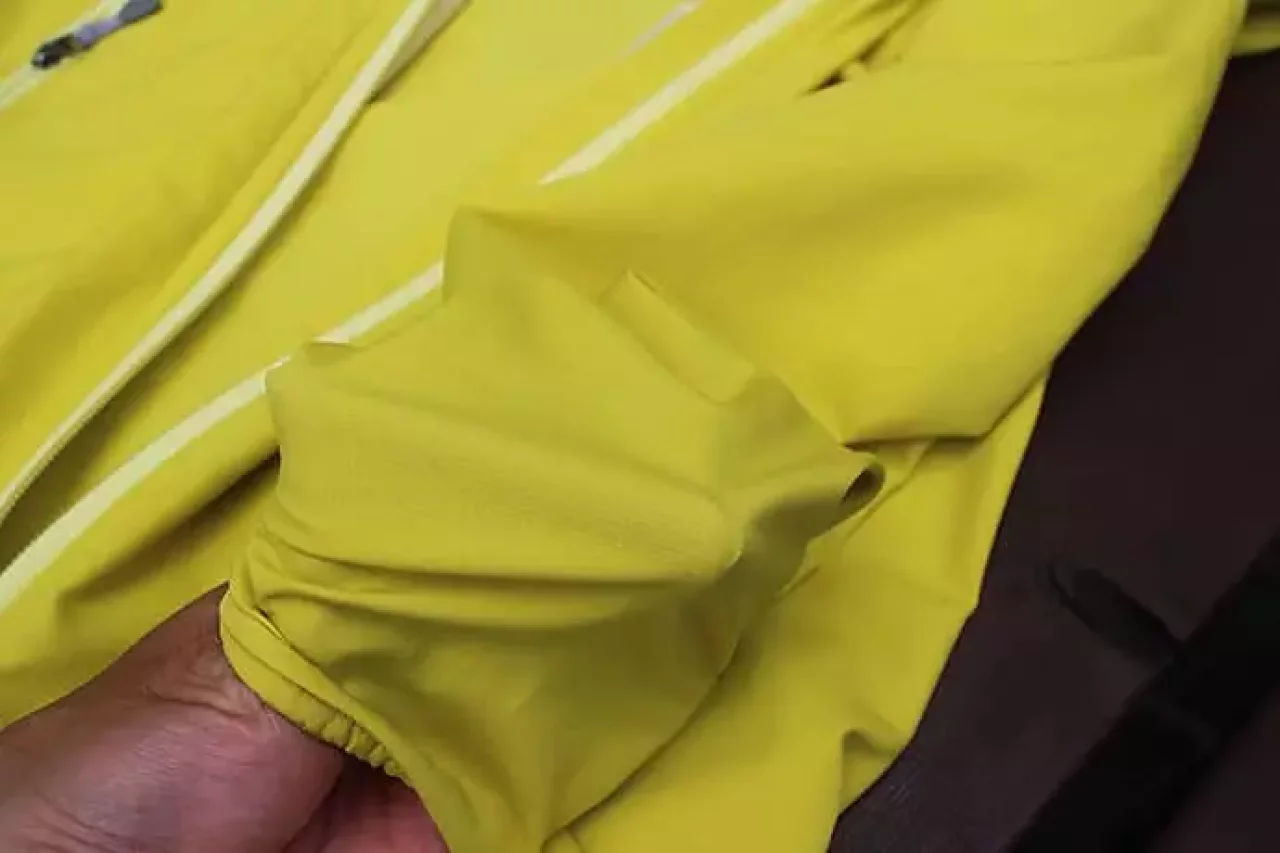 フーディニ モーションライトフーディ