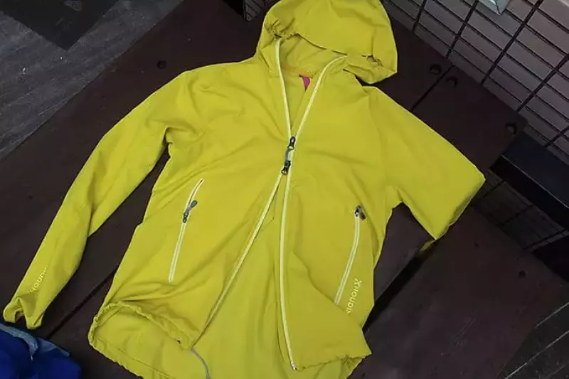 フーディニ モーションライトフーディ