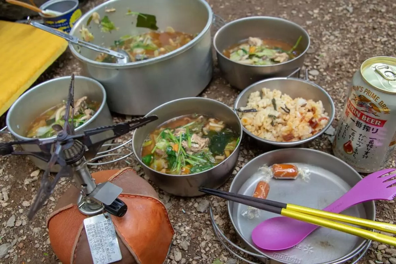 夏7月雲取山 山ごはん-野菜たっぷりサバ味噌スープ