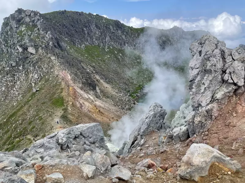 焼岳のダイナミックな景色