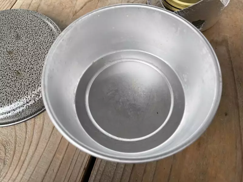 ソースパンの窪み