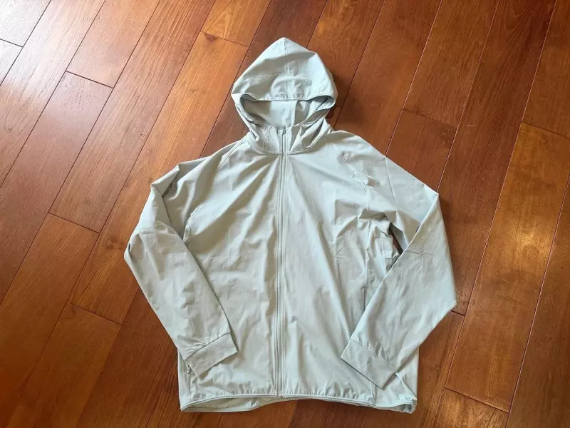 紫外線を防止しながら涼しく歩くアウター「ユニクロのドライEXUVカットフルジップパーカ」|フリース・ミドルレイヤー|登山ウェア|山のモノ|登山・トレラン・山スキーマガジン「山旅旅」