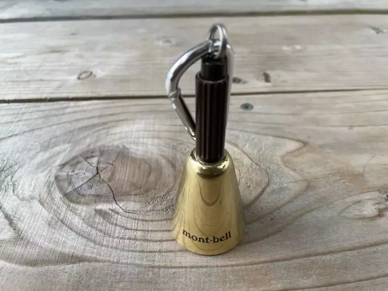 モンベル トレッキングベル サイレント-消音機能が備わった熊鈴|エマージェンシーキット|登山ギア|山のモノ|登山・トレラン・山スキーマガジン「山旅旅」