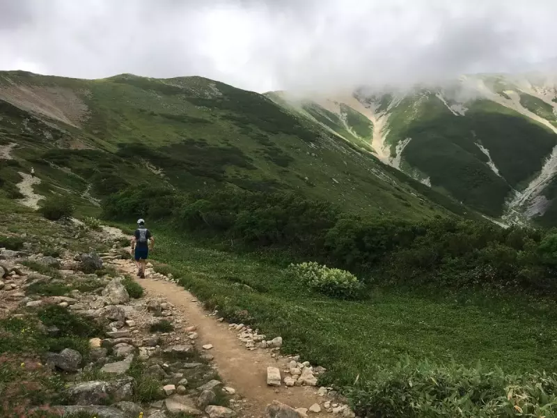 トレイルランで薬師岳頂上
