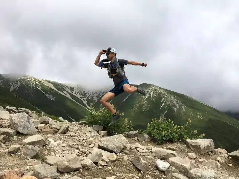 薬師岳をバックに記念撮影