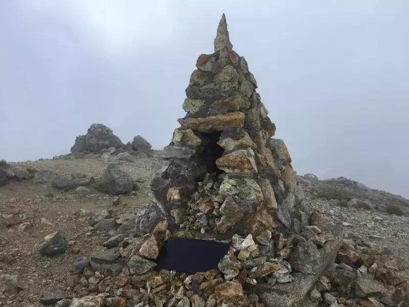 愛知大学山岳部薬師岳遭難事故を思い起こされる遭難碑