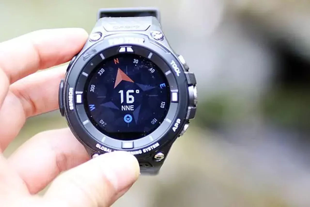 スマートウォッチ カシオプロトレックの方位磁針