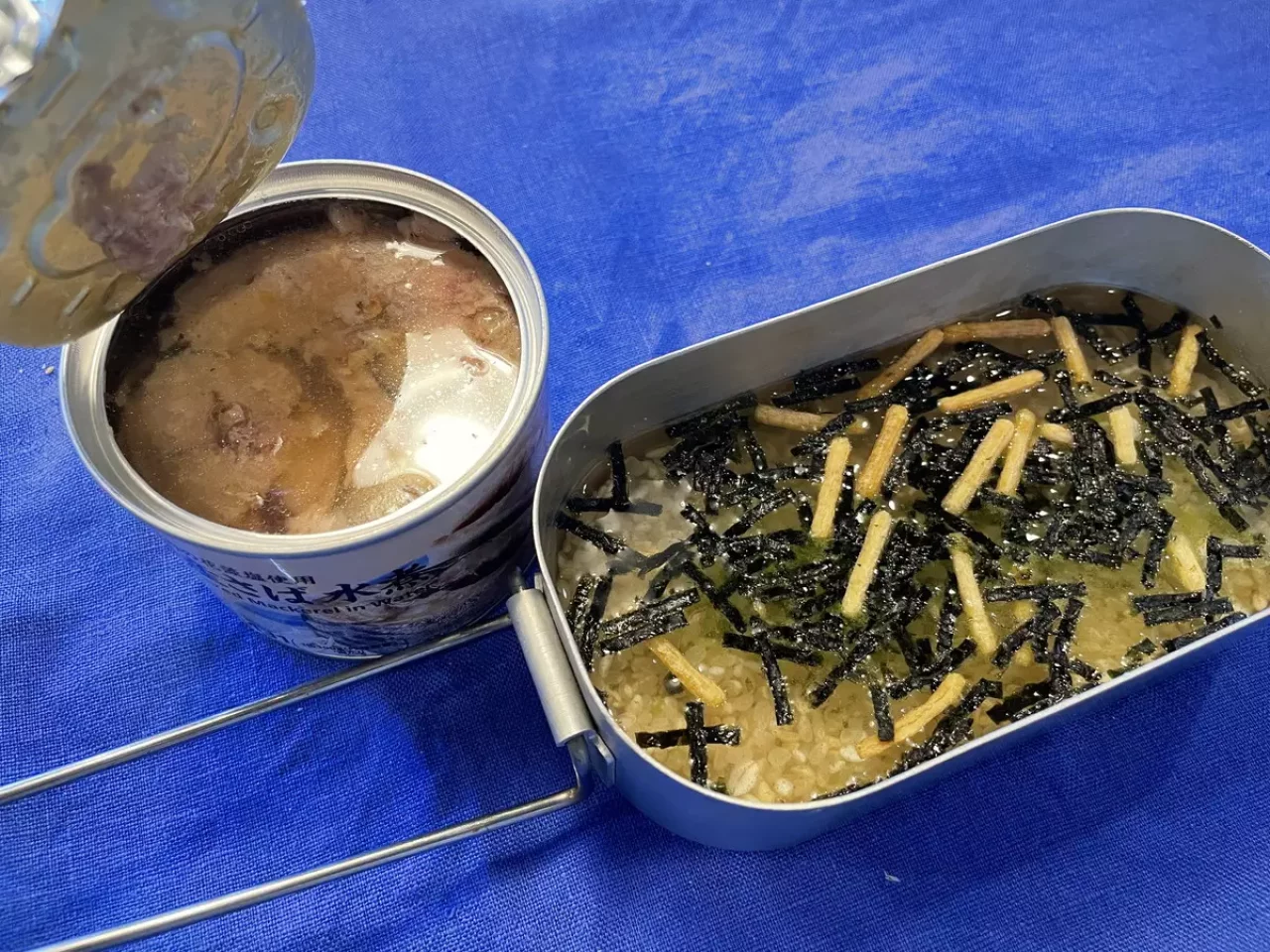 コンビニで調達した材料を載せる