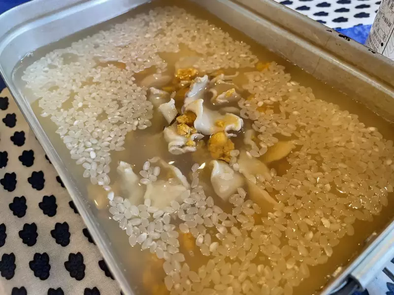 お米をいちご煮のスープで吸水
