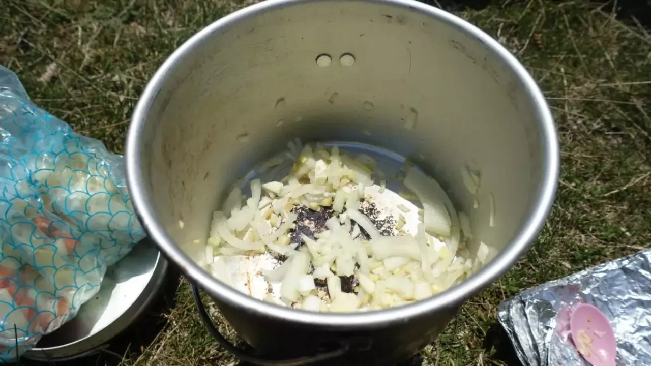 定番山ごはん「カレーライス」のクッカー