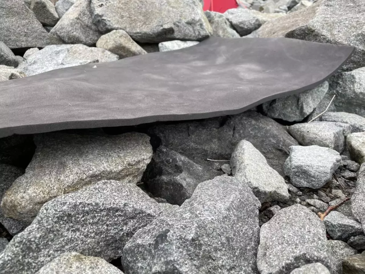 風に飛ばされないように注意