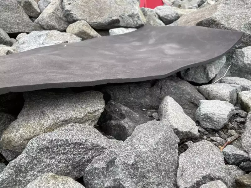 風に飛ばされないように注意