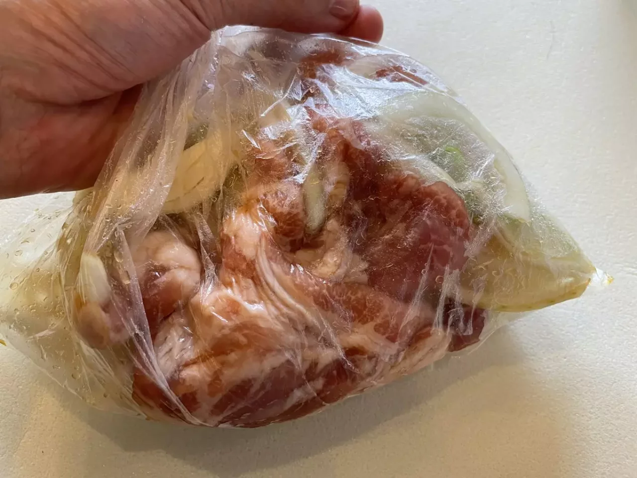 豚肉に味を付ける&お米に水を浸す