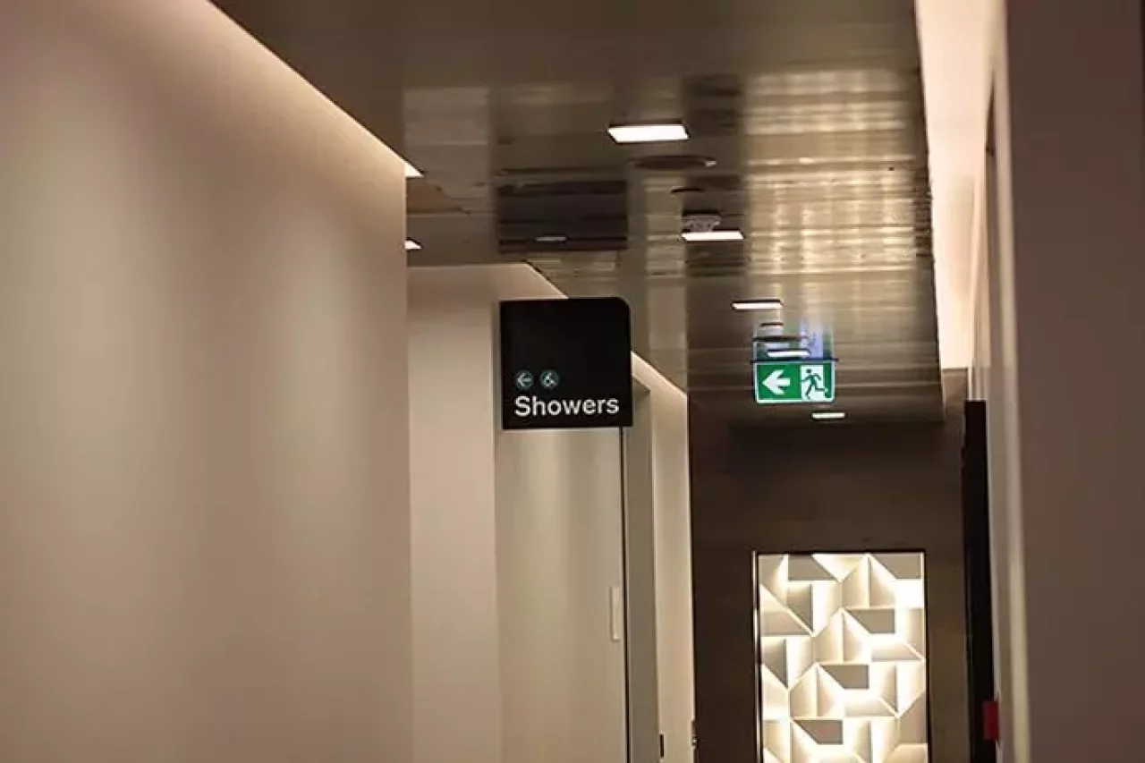 ニュージーランド航空ラウンジ内のシャワールーム