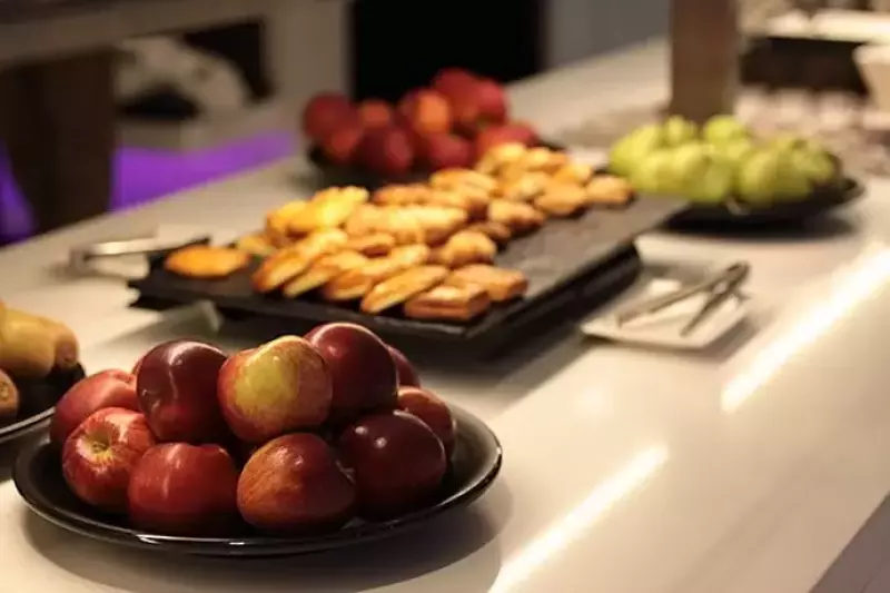 ニュージーランド航空ラウンジのビュッフェ