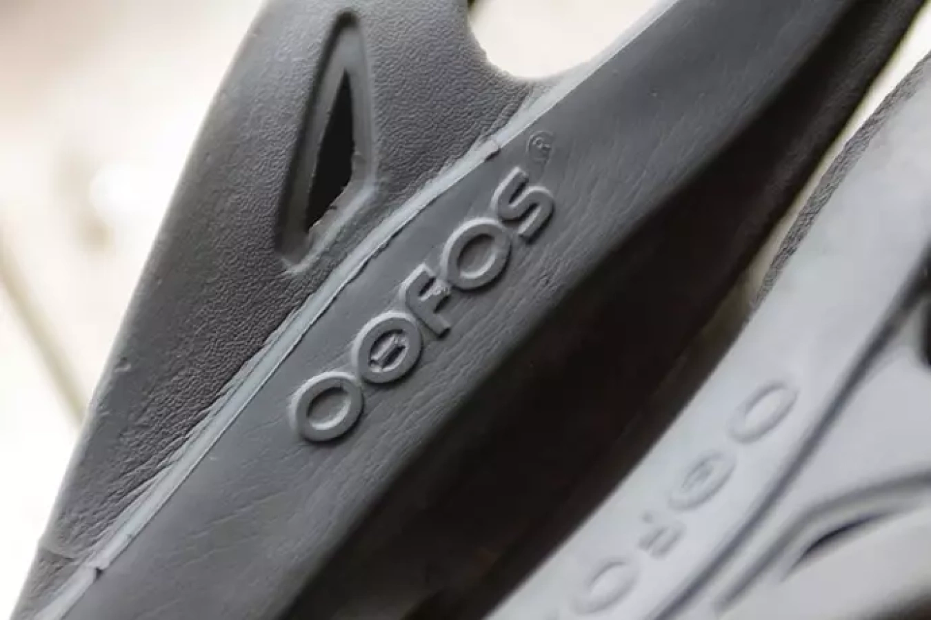 OOFOS リカバリーサンダルで身体全身を回復