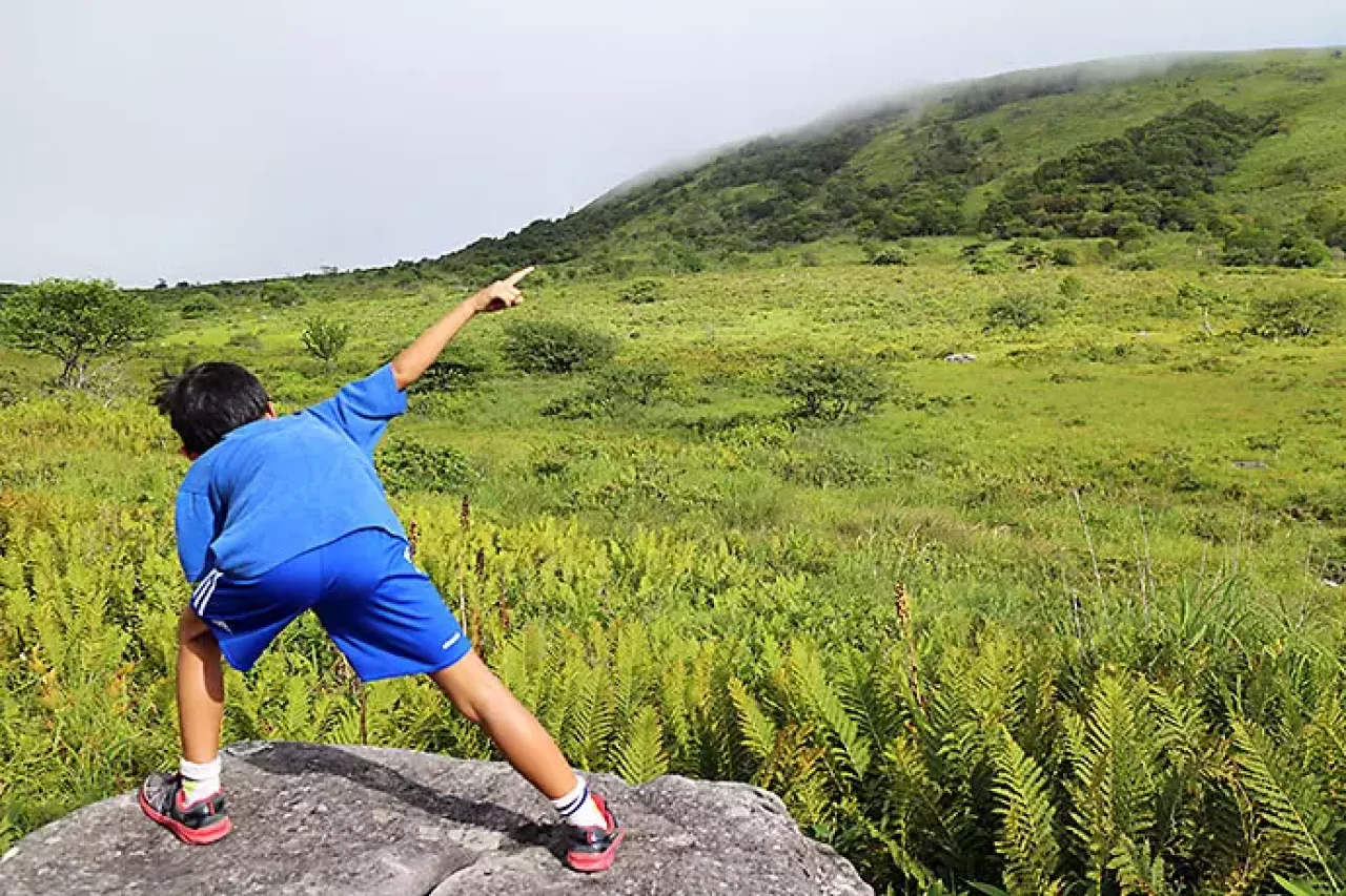 霧ヶ峰で遊ぶ子供たち