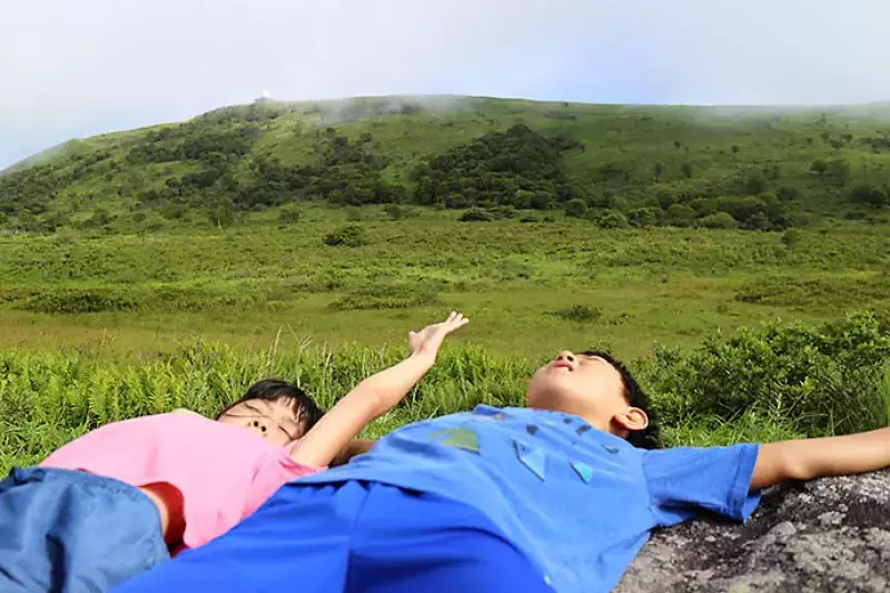 霧ヶ峰で遊ぶ子供たち