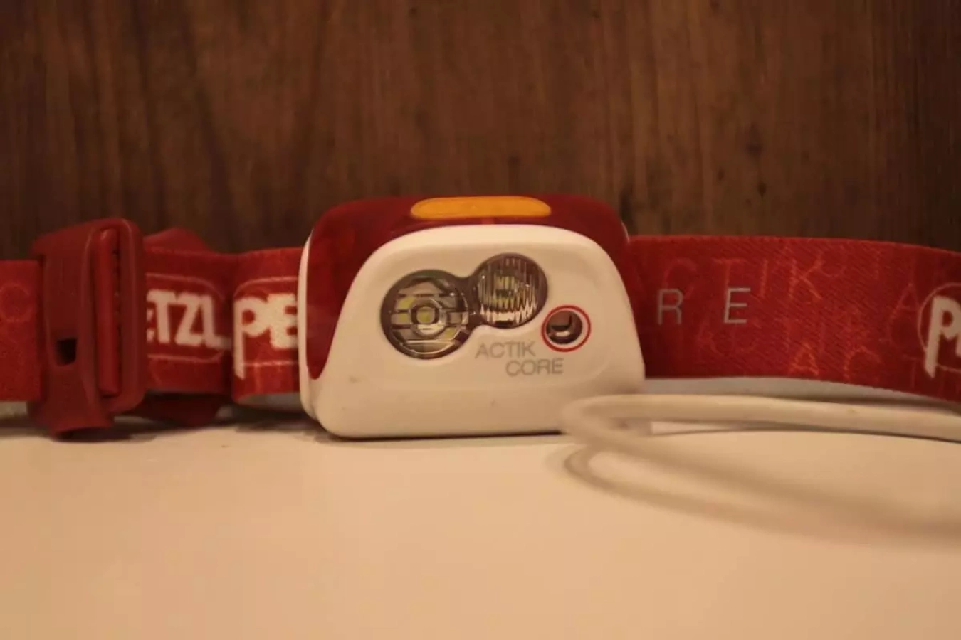 ペツル アクティック コア 充電式ヘッドランプ