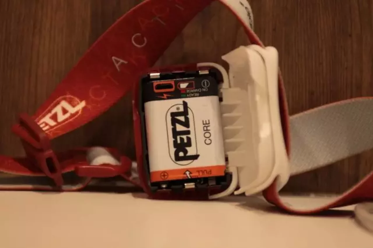 ペツル アクティック コアのバッテリー